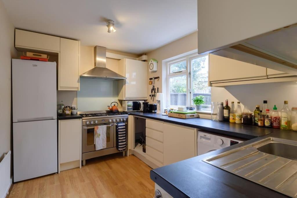 Casa vacanze 1 Bed Townhouse In Battersea Close To River Thames Londra